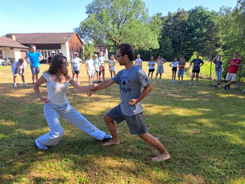 JuKi-WE_Eine Karate-Übung - auch das gehörte zum Programm am JuKi-Wochenende JuKi-WE_Eine Karate-Übung - auch das gehörte zum Programm am JuKi-Wochenende